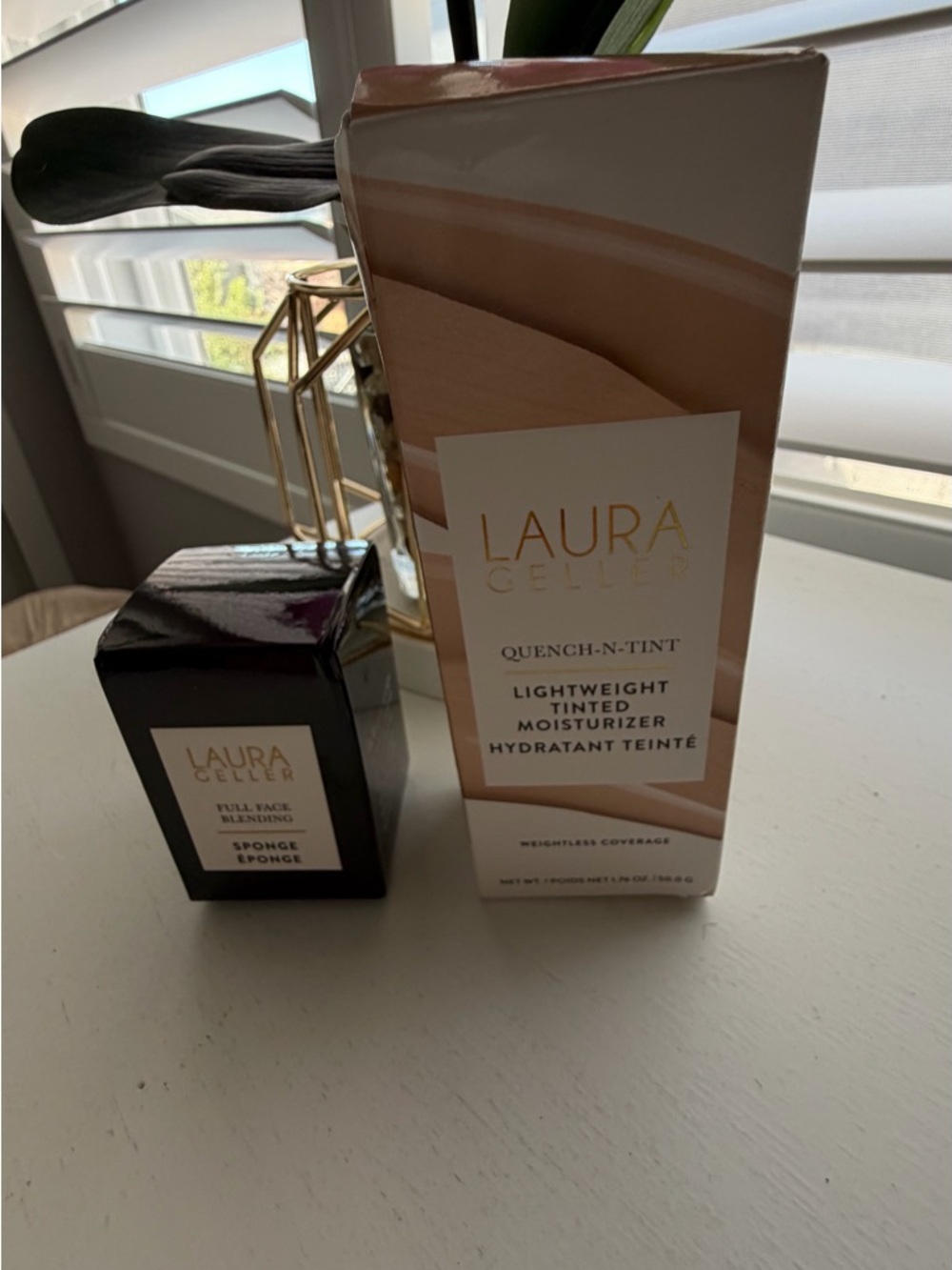 Laura gueller Quench-n-Tint Lightweight Tinted Moisturizer (light ) with SPONGE
